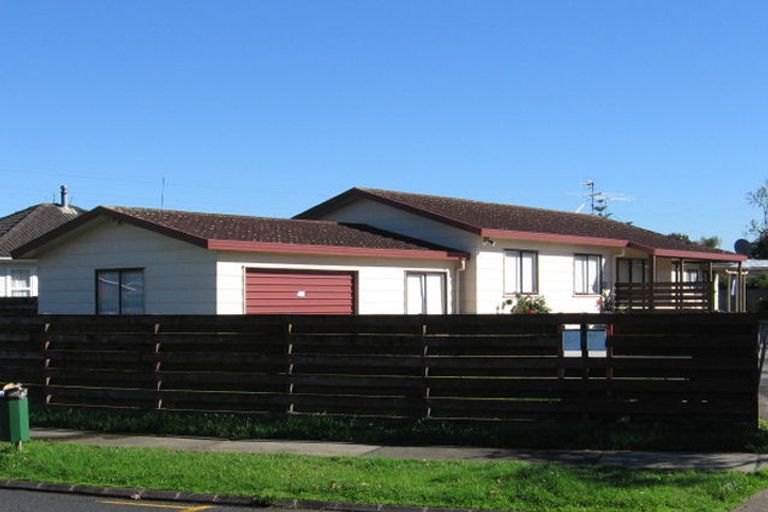 Photo of property in 9 Edgewater Drive, Pakuranga, Auckland, 2010