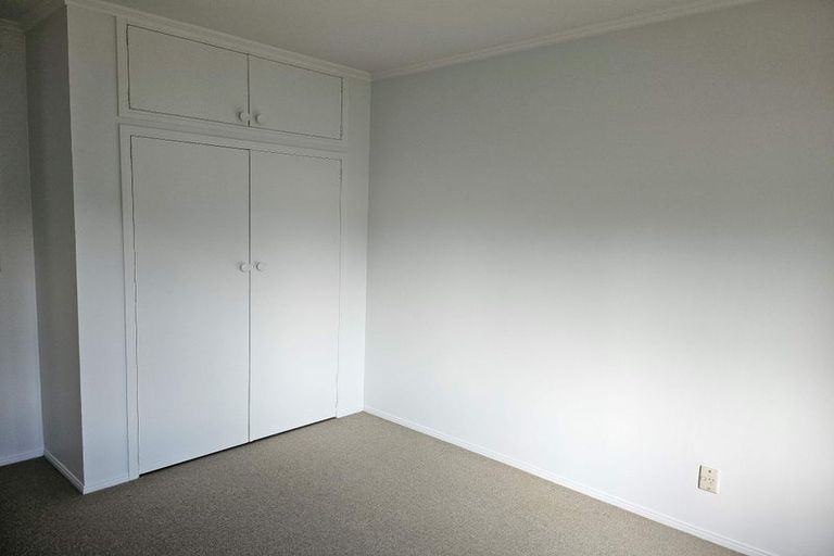 Photo of property in 1/16 Wernham Place, Northcote, Auckland, 0626