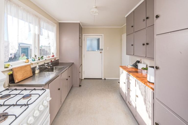 Photo of property in 21 Gibbons Crescent, Castlecliff, Whanganui, 4501