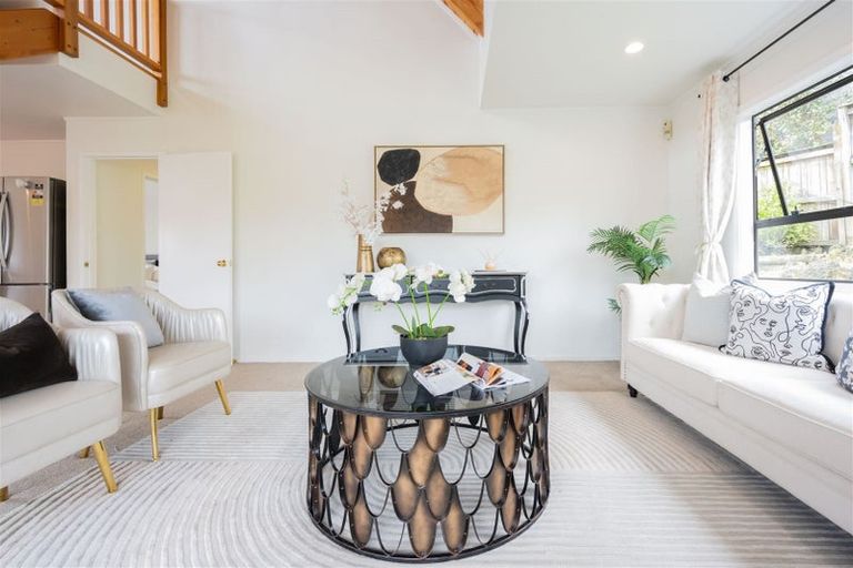 Photo of property in 17 Unsworth Drive, Unsworth Heights, Auckland, 0632