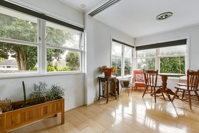 Photo of property in 59 Divich Avenue, Te Atatu South, Auckland, 0610