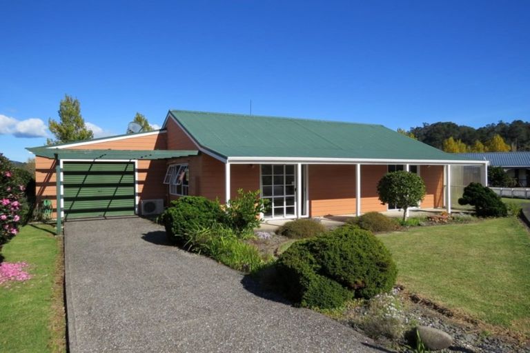 Photo of property in 5 Courthouse Lane, Coromandel, 3506