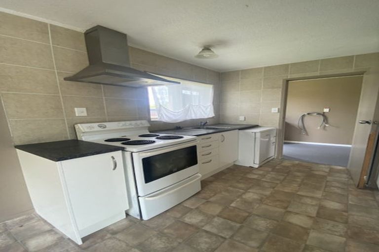 Photo of property in 16 Palmers Road, Clendon Park, Auckland, 2103