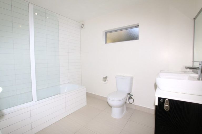 Photo of property in 2/49 Lysander Crescent, Beach Haven, Auckland, 0626