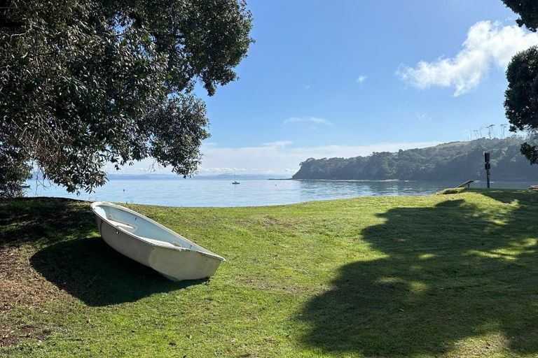Photo of property in 68 Tindalls Bay Road, Tindalls Beach, Whangaparaoa, 0930