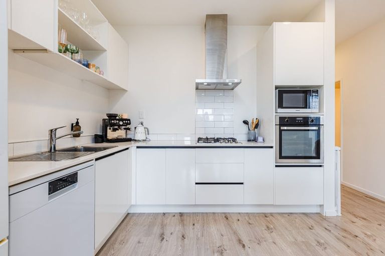 Photo of property in 16 Swamp Kauri Grove, Papakura, 2110