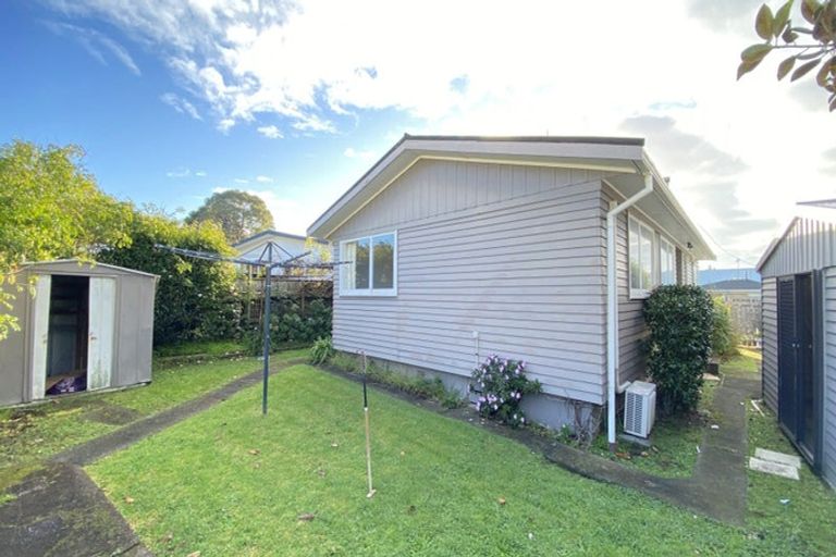 Photo of property in 37 Cheval Drive, Totara Vale, Auckland, 0629