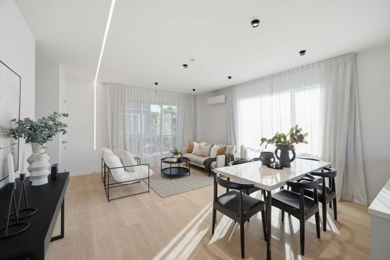 Photo of property in 2/3 Corrella Road, Belmont, Auckland, 0622