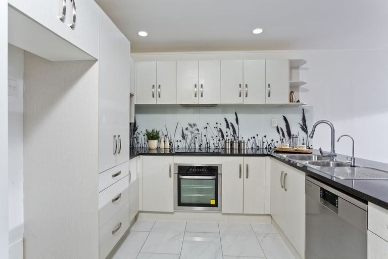 Photo of property in 3/26 Pannill Place, Oteha, Auckland, 0632