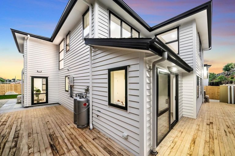 Photo of property in 11 Tawapou Close, Massey, Auckland, 0614