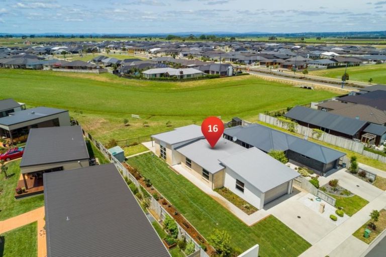 Photo of property in 16 Manuka Street, Papamoa Beach, Papamoa, 3118