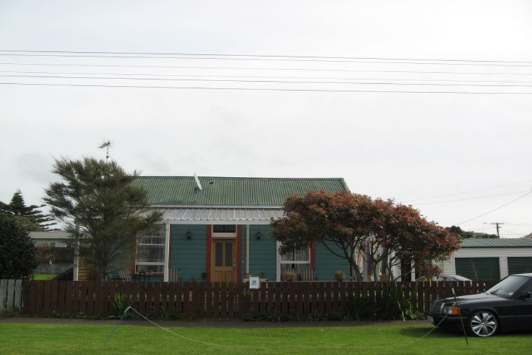 Photo of property in 59 Domett Street, Waitara, 4320