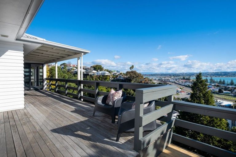 Photo of property in 11 Kowhai Road, Bluff Hill, Napier, 4110