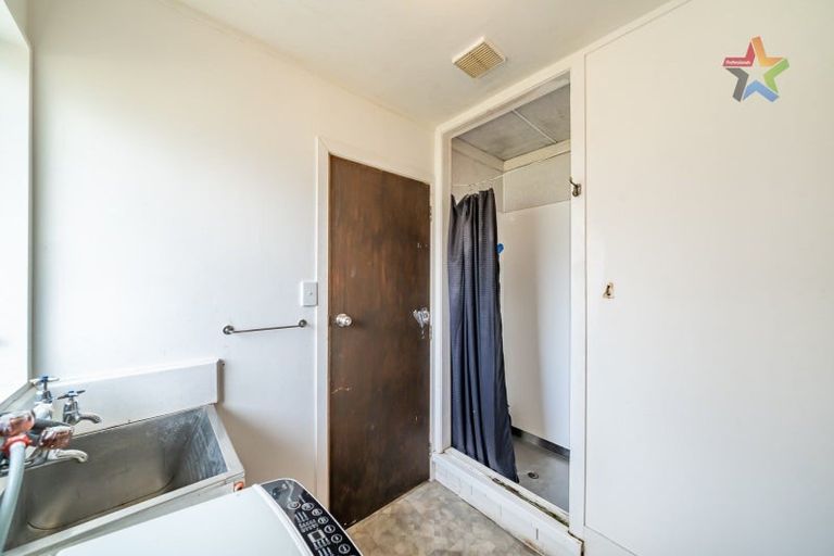 Photo of property in 1a Randwick Crescent, Moera, Lower Hutt, 5010