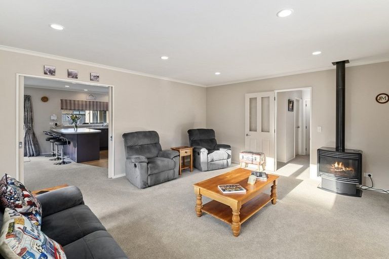 Photo of property in 29 Leanne Way, Waikanae Beach, Waikanae, 5036