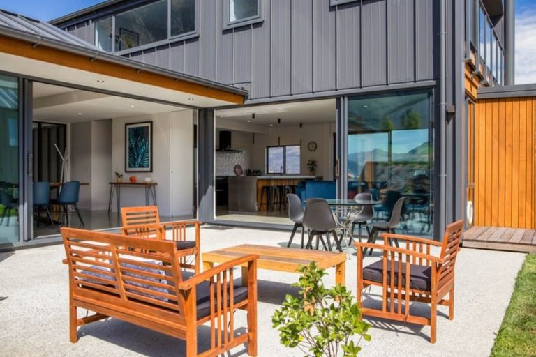 Photo of property in 9 Falconer Rise, Jacks Point, Queenstown, 9371