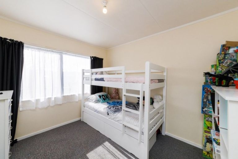 Photo of property in 27 Tiller Close, Kelvin Grove, Palmerston North, 4414