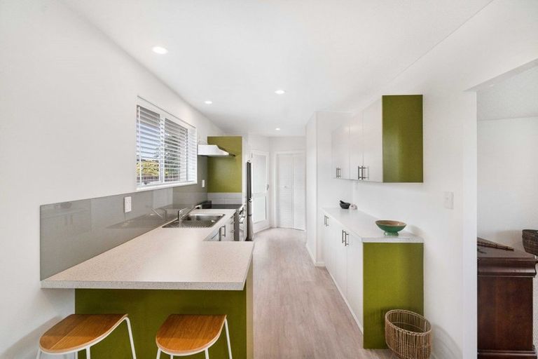 Photo of property in 34 Oakley Crescent, Hornby, Christchurch, 8042