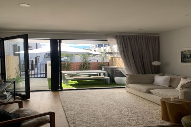 Photo of property in 43 Hadlow Terrace, Grey Lynn, Auckland, 1021