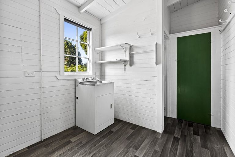 Photo of property in 25 Paynters Avenue, Strandon, New Plymouth, 4312