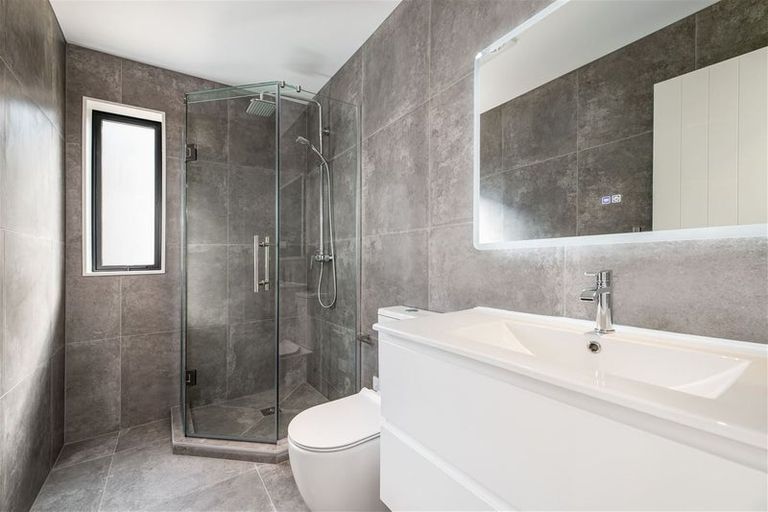 Photo of property in 126 San Valentino Drive, Henderson, Auckland, 0612