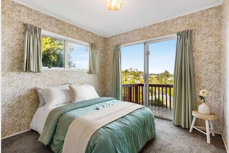 Photo of property in 36 Sunset Road, Unsworth Heights, Auckland, 0632
