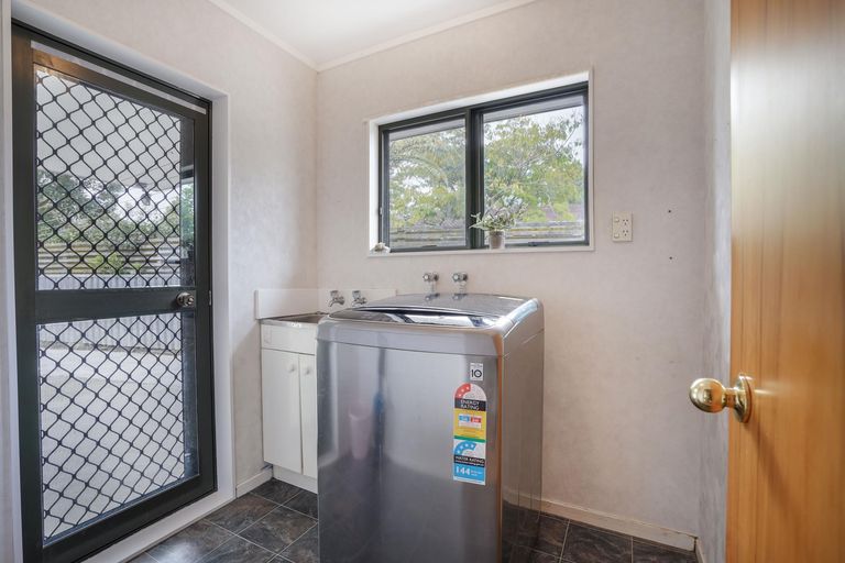 Photo of property in 4a Brett Place, Takaro, Palmerston North, 4412