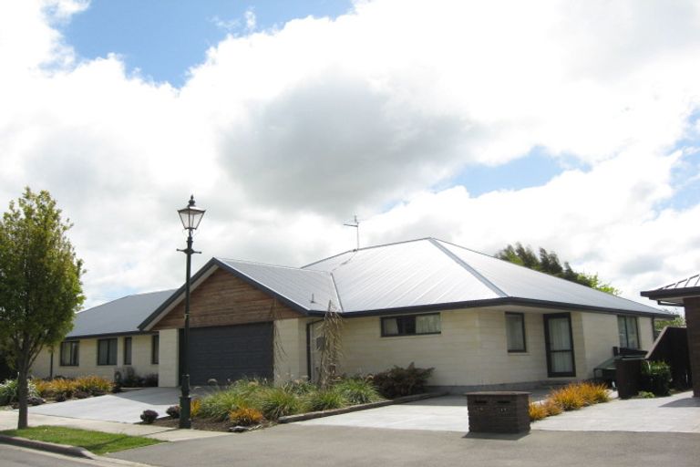 Photo of property in 18 Calvandra Grove, Rangiora, 7400