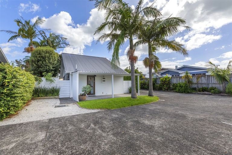 Photo of property in 1/25a Beach Road, Te Atatu Peninsula, Auckland, 0610