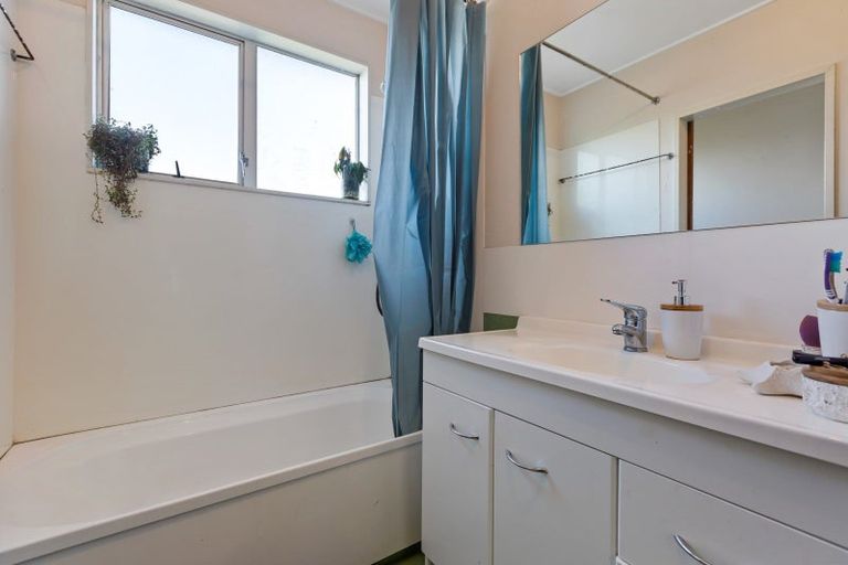 Photo of property in 7 Fairview Place, Westown, New Plymouth, 4310