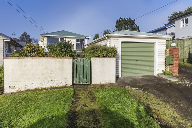Photo of property in 17 Clifford Road, Johnsonville, Wellington, 6037