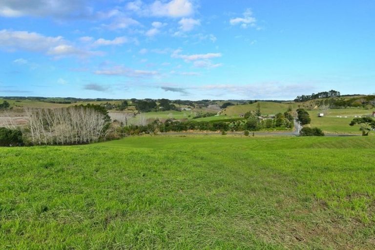 Photo of property in 1880 South Head Road, South Head, Helensville, 0874