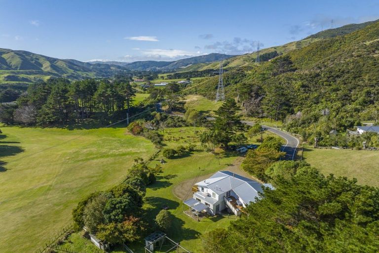 Photo of property in 306 South Makara Road, Makara, Karori, 6972
