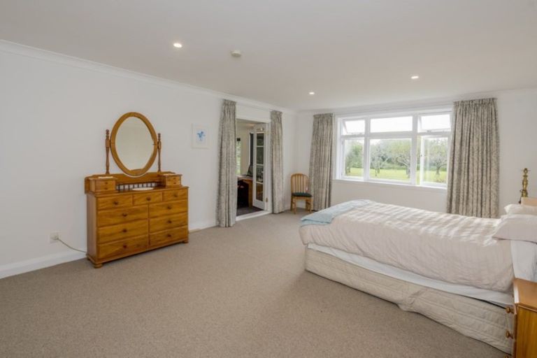 Photo of property in 72 Avenue North Road, Levin, 5510