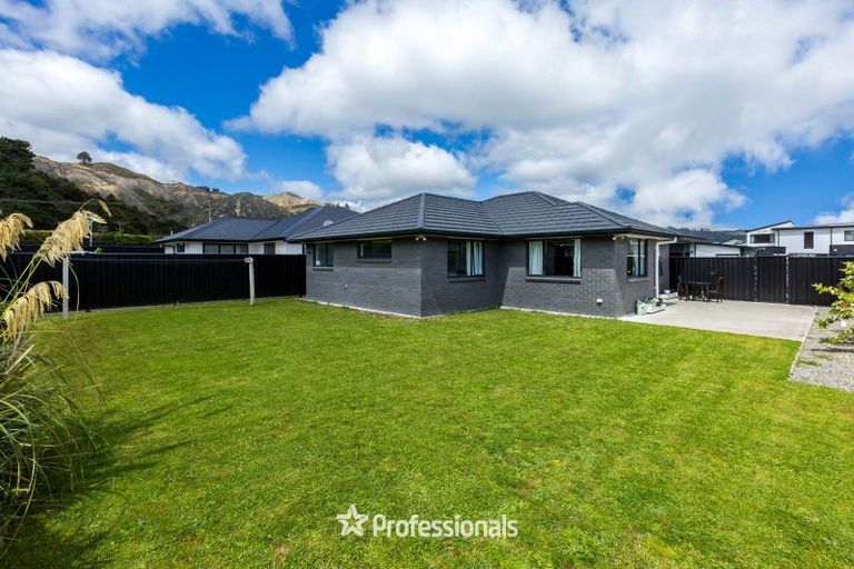 Photo of property in 115 Mawai Hakona Drive, Wallaceville, Upper Hutt, 5018