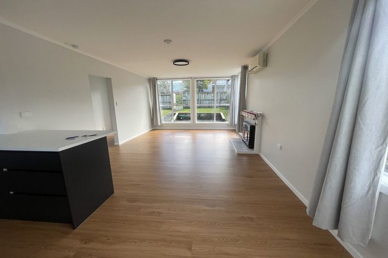 Photo of property in 1/22 Edgeworth Road, Glenfield, Auckland, 0629