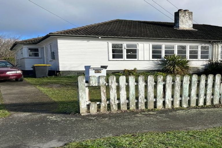 Photo of property in 2/23 Pitcairn Crescent, Bryndwr, Christchurch, 8053