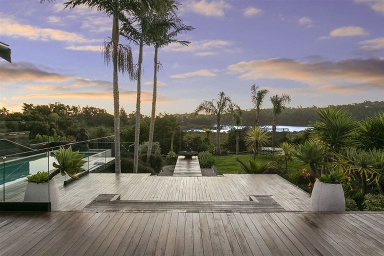 Photo of property in 6 Kerema Way, Schnapper Rock, Auckland, 0632