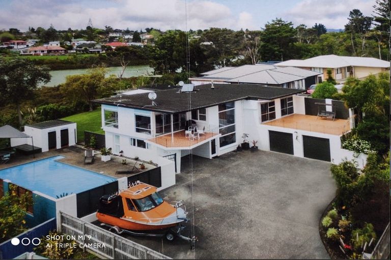Photo of property in 171c Colwill Road, Massey, Auckland, 0614