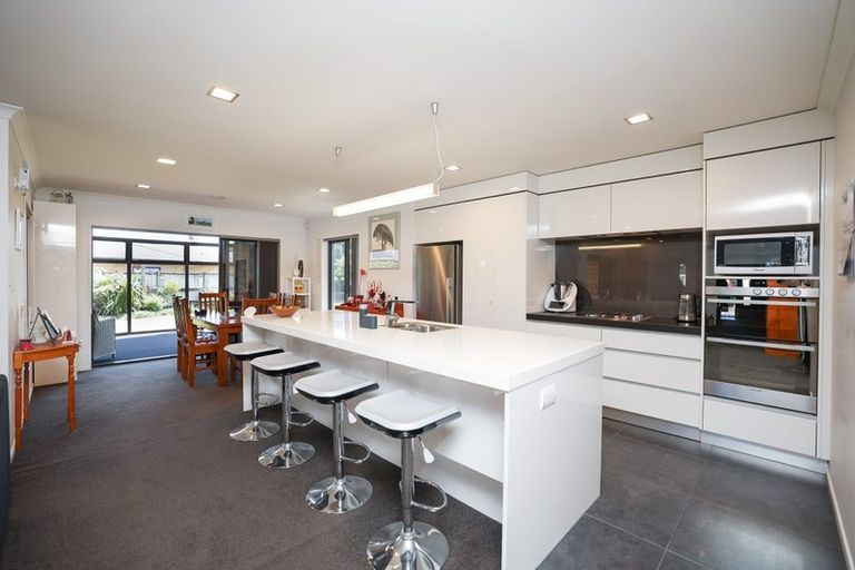 Photo of property in 8 Settlers Close, Whalers Gate, New Plymouth, 4310
