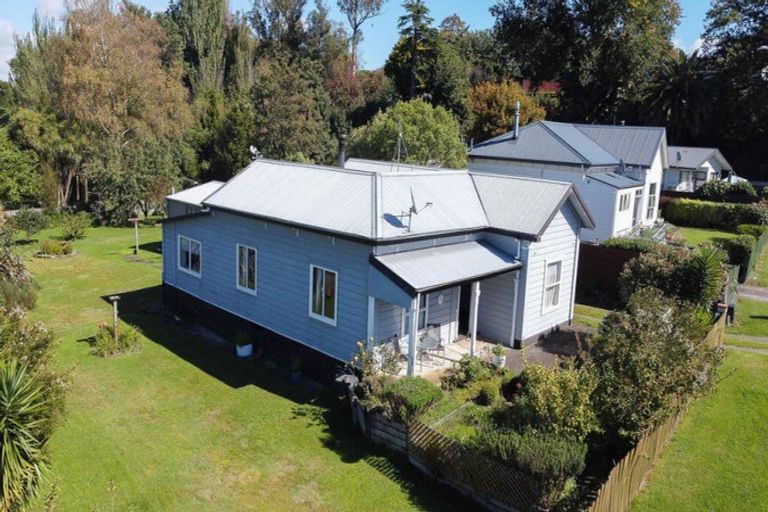 Photo of property in 7 Ruahine Street, Dannevirke, 4930