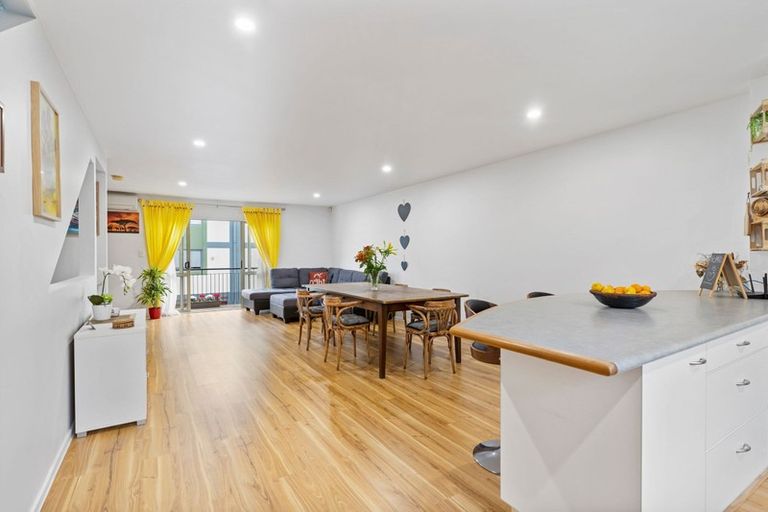 Photo of property in Lakeview Terrace, 27/14 Ambrico Place, New Lynn, Auckland, 0600