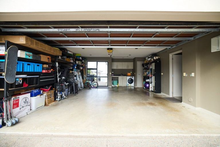 Photo of property in 17 Fernloche Place, Flat Bush, Auckland, 2016