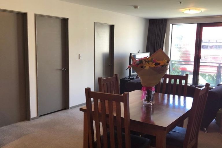 Photo of property in Dual Apartments, 410/142 Vivian Street, Te Aro, Wellington, 6011