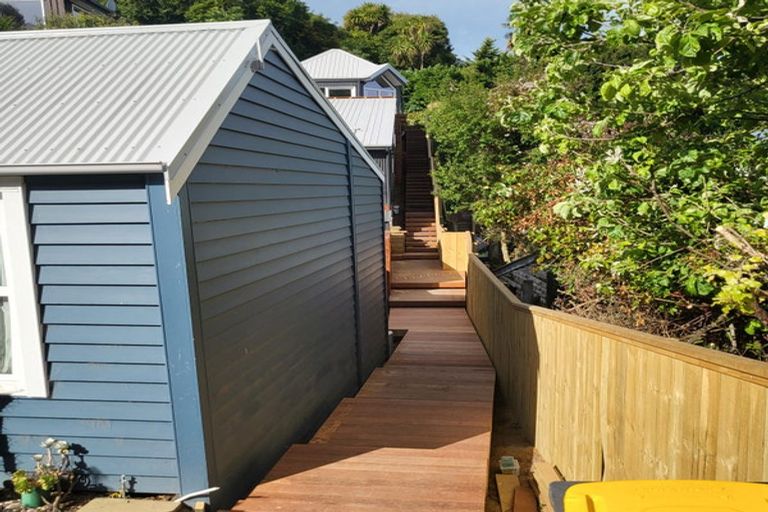 Photo of property in 8a Hawkhurst Road, Lyttelton, 8082