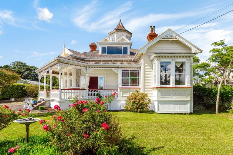 Photo of property in 41 Stanley Point Road, Stanley Point, Auckland, 0624