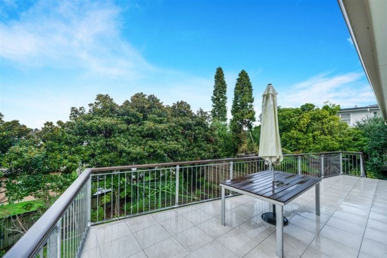 Photo of property in 99 Lake Crescent, Hamilton Lake, Hamilton, 3204