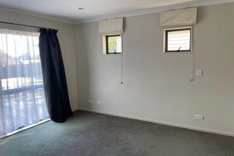 Photo of property in 2 Norm Pellow Drive, Manurewa, Auckland, 2105