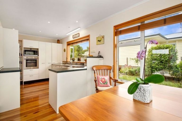 Photo of property in 42 Turville Crescent, Newlands, Wellington, 6037