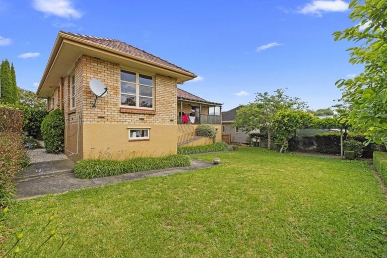 Photo of property in 43 Cambridge Road, Hillcrest, Hamilton, 3216